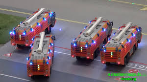 Unter vorbehalt, leo schlägt, wenn man den suchbegriff feuerwehr eingibt, 'combined efforts of the fire brigade' für 'geballter einsatz der feuerwehr' vor. Flughafenfeuerwehr Feuerwehreinsatze Blaulicht Martinshorn Miniatur Wunderland Hamburg Youtube