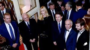 Il padre di olivia paladino è cesare paladino, proprietario dell'hotel plaza, il 5 stelle che si trova in via del corso a roma, mentre la madre è ewa aulin, attrice e cantante svedese che tra gli anni 70 e 90 ha recitato in diversi film italiani. A Napoli Prima Uscita Ufficiale Per Olivia Paladino E Giuseppe Conte