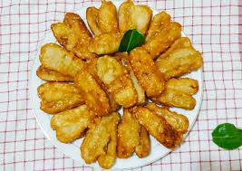 Bunda bisa bayangkan pisang goreng dengan taburan keju yang sudah di parut dengan tambahan meses warna warni, tentu lebih menarik dan menjadi sajian. Resep Pisang Goreng Thailand Oleh Nur Azizah Prantoro Cookpad