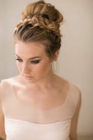 Coiffure Chignon Tresse Coiffure Demoiselle D Honneur Chignon Haut Mariage Coiffures Modernes