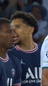 Messi lie down behide the wall #messi #championsleague