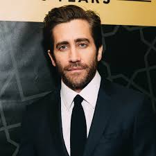 Gyllenhaal nasceu em los angeles, califórnia, filho do diretor de cinema stephen gyllenhaal e da produtora de cinema e roteirista naomi foner (como solteira achs). Jake Gyllenhaal To Produce Star In Movie Musical Adaptation Of Fun Home Broadway Buzz Broadway Com