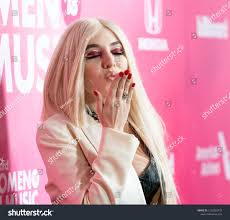 New York Ny December 6 2018 Ava Max Wearing Dress By Alexander Wang Attends Billboard S 13th Annual Women In Music Gala At Pier 36 Ad Affili Sentimentos