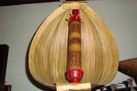 Alat musik yang dimainkan juga masih menggunakan alat musik tradisional khas maluku. Alat Musik Tradisional Dan Asal Daerahnya