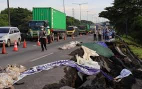 Astra tol cipali, selaku pengelola jalan tol cipali, akhirnya memberlakukan penutupan ruas jalan yang mengarah ke jakarta. Tol Surabaya Gempol Longsor Teknik Sipil Its Duga Karena Masalah Ini