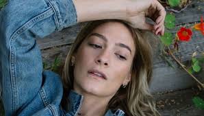 Η ίδια έχει καταφέρει να περπατήσει πολύ. Eeqn1ctdwteagm