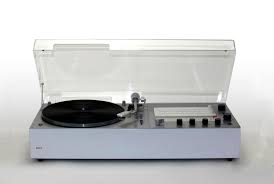 So i wanted a cabinet to hold my record player, some speakers and a few great records, but there was nothing out there that met my needs. Braun Audio 310 Classical Stereo Systems From The 70s By Dieter Rams