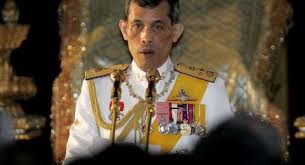 Menteri tersebut berusaha menjelaskan kepada sang raja bahwa langit dan bumi adalah ciptaan allah swt. Sindir Raja Thailand Aktivis Keliling Mall Pakai Baju Nyentrik