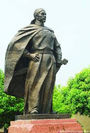 Pin By Alex On Lugares A Visitar Figurative Sculpture Sculpture Statue