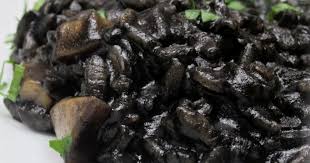 Riso con nero di seppia. Risotto Al Nero Di Seppia Ristorante Venezia Di Pesce Antico E Romantico Poste Vecie