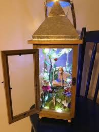 Pin Von Debra Keysock Auf Ostergrusse In 2020 Feenmobel Diy Laternen Feen Haus Basteln