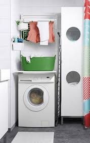 Bagno Con Mobile Per Lavabo E Mobile Alto Bianchi Asciugamani E Tenda Doccia In Colori Vivaci Ikea Disegno Lavanderia Tenda Doccia Bagno