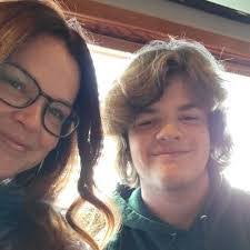 Xander Hunt's Instagram, Twitter & Facebook