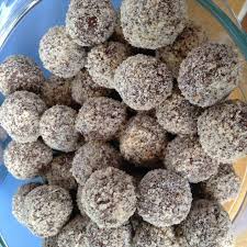 Rezept Haselnuss Schoko Pralinen Von Langei Rezept Der Kategorie Desserts Schokolade Haselnuss Haselnuss Kuchen Fur Hunde