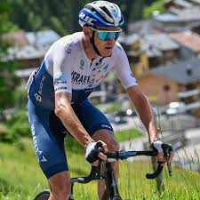 As the finest grand tour rider of his generation, chris froome is used to honors, awards and accolades. Froome Fahrt Die Tour De France In Diensten Von Woods Radsport News Com