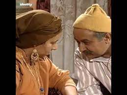 في الحلقات الأولي من المسلسل، مع وصول عبد الغفور البرعي لوكالة البلح،وفي أثناء رحلة البحث عن الحاج إبراهيم سردينة وأكل العيش، بيقابل فاطنة كشري وبتلاقي العيون والنظرات وتبدأ قصة الحب من أول ملعقة من الطبق الكشري اللي من عمايل إيدها. Ø´Ø§Ù‡Ø¯ Ø¹Ø¨Ø¯ Ø§Ù„ØºÙÙˆØ± Ø§Ù„Ø¨Ø±Ø¹ÙŠ ÙˆÙØ§Ø·Ù…Ù‡ ÙƒØ´Ø±ÙŠ Ù Ø§Ø­Ù…Ø¯ Ø§Ù„Ù„Ø­Ø¸Ø§Øª Ø§Ù„Ø±ÙˆÙ…Ø§Ù†Ø³ÙŠØ© Ø¹Ø¨Ù„Ø© ÙƒØ§Ù…Ù„ Youtube