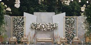 Dekorasi yang elegan dan megah kerap kali memakan tempat yang luas. Contoh Dekorasi Pernikahan Sederhana Yang Bisa Dibuat Sendiri Tanpa Butuh Wedding Organizer Hello Brides