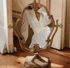 Dark Academia Style Tumblr In 2021 Royal Core Aesthetic Trending Decor Style