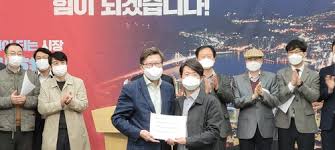 4.7 부산시장 보궐선거 본투표를 앞두고 민주당의 박형준 국민의힘 후보에 대한 네거티브 공방이 극심해지고 있다. ë¶€ì‚° 11ê°œ ëŒ€í•™ 40 50ëŒ€ êµìˆ˜ 100ëª… ë°•í˜•ì¤€ ì§€ì§€ ì—°í•©ë‰´ìŠ¤