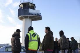 A greve da groundforce provocou o caos no aeroporto de lisboa, onde dezenas de voos foram cancelados. Greve De Trabalhadores Da Portway Com 85 De Adesao Leva A Cancelar Pelo Menos 19 Voos No Porto Aviacao Publico