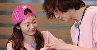 If you are an avid running man fan, you may have noticed ever since jeon so min joined the show, she and lee kwang soo have been entertaining the crowds with their constant bickering and fighting. Are Running Man S Lee Kwang Soo Jeon So Min Dating Ji Suk Jin Would Bet His Paycheck