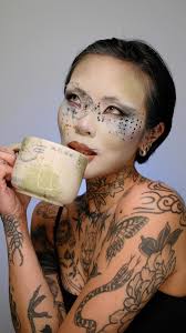 Using circle stencils and airbrush to create spheres