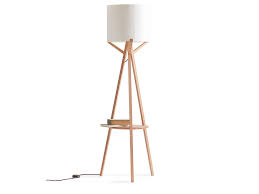 Stehlampe beige gold dreibein holz stoff wohnzimmer stehlampe dreibein holz eiche stehlampe dreibein holz selber bauen stehlampe holz dreibein. Stehleuchte Arnia Mit Schirm Aus Japan Papier Grune Erde