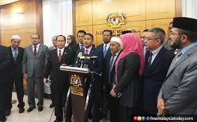 Parlimen malaysia bangunan parlimen, jalan parlimen, 50680, kuala lumpur. Ahli Parlimen Bn Pas Keluar Dewan Rakyat Free Malaysia Today Fmt