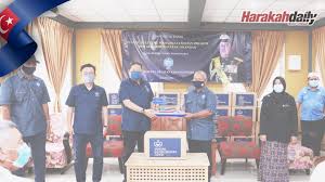 Hubungan kekeluargaan begitu penting buat dymm sultan johor sultan ibrahim ibni almarhum sultan iskandar dan dymm. Nelayan Tertua Muar Terima Kurniaan Sultan Johor