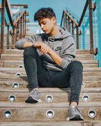 36 Melhor Ideia De Poses Masculinas Ao Ar Livre Poses Masculinas Fotografia Masculina Foto Masculina