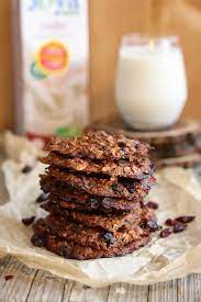 Quick in the kitchen and light on the wallet, the comforting flavor calls to mind your favorite weekend diner while the fiber keeps you full until lunch. Oatmeal Cookies With Cranberries Gourmandelle