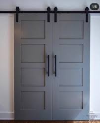 Epingle Par Evellyn Vitoria Sur Design De Interiores Vibes Portes Coulissantes Modernes Porte Placard Cuisine Portes De Grange Coulissantes