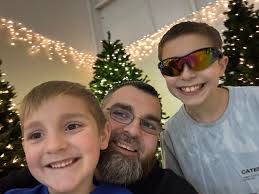 Can someone photoshop a face into a family photo?