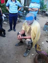 Fotografie din camera lui dincă, cea descrisă de alexandra măceșanu la 112 știri cu tagul: Primele Imagini Din Casa Mecanicului Auto Unde Fetele Din Caracal Au Pierit Extra News