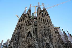 Antoni gaudí conceived his works as projects that were always evolving: Die Sagrada Familia Das Wahrzeichen Barcelonas