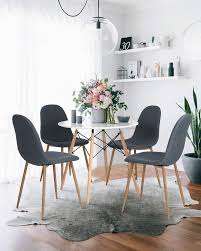 Les designers redoublent d'inventivité pour créer des modèles de tables à la fois belles et fonctionnelles au quotidien. Ensemble Table Et Chaises Pratique Et Deco Blog Matelpro Mobiliers Pour Particuliers Et Professionnels
