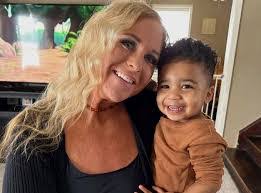 Miriam Travis's Instagram, Twitter & Facebook