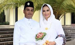 Balkisyh juga merupakan pemenang tempat ketiga pencarian gadis metro pada 2004. Urusan Mencari Bapa Sebagai Wali Dipermudahkan Balkiysh Semundur Khan Bergelar Isteri Sekali Lagi