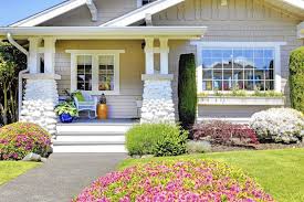 The stone walls also allow the formation of a secondary room for entry into the garages. Creating Curb Appeal Front Yard Landscape Makes Crucial First Impression Chicago Tribune