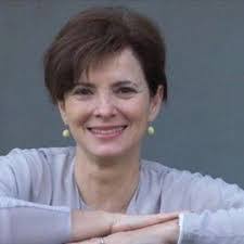 Amanda Penrose's Instagram, Twitter & Facebook