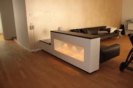 Sideboard Mit Led Beleuchteten Offenem Fach Weiss Lackiert Mit Deckplatte In Rauchereiche Sideboard Beleuchten Led
