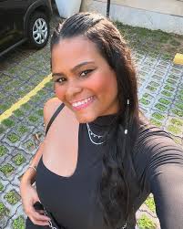 Julia Rangel's Instagram, Twitter & Facebook