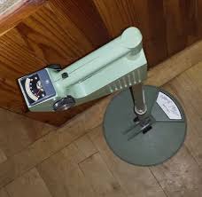 Finding the best metal detector for your needs will vary according to the type of metal that you are trying to find. Vintage Heathkit Gd 348 Metal Detector By Gypsummoonrocks Metal Detector Metal Vintage