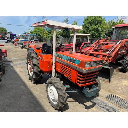 Kubota L1-265 Tractor