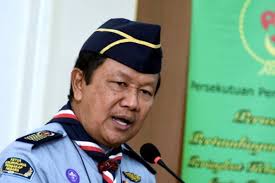 (c) diakui oleh ketua pesuruhjaya negara sebagai seorang pengakap yang berkelakuan baik dan berperibadian sebagai seorang pengakap yang boleh dijadikan teladan. Bernama Penjenamaan Semula Untuk Persekutuan Pengakap Malaysia