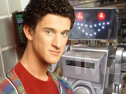 Dustin diamond is being remembered by a lot of his fans on social media. Alfvzop Zg2rom