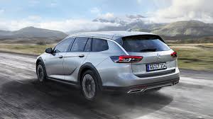 Той започна с лансирането на обновената insignia в края на 2013 г., а съвсем скоро ще усетя и последния му повей във формата на corsa. Opel Insignia Bauernopfer
