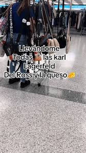 Asi es, me llevo todas las karl Lagerfeld del Ross y ni empiecen con que  por eso no alcanzan 😝 yo hago feliz a mis clientas y lo de mas me vale !!!  Levántense mas temprano y vallan para que alcancen ...