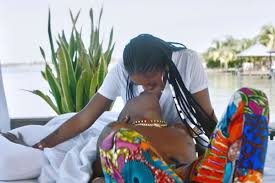 Tiwa savage teams up with star boy wizkid and music producer spellz as they deliver this song, titled ma lo. Video Wizkid Tiwa Savage Kiss On Stage In Paris Nsemgh