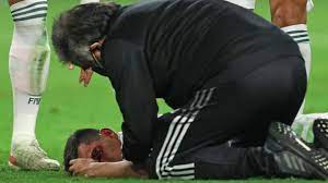 El delantero mexicano será observado en un hospital cercano al at&t stadium. The Most Outstanding Criticisms Of The Press After The Blow Suffered By Chucky Lozano Ruetir